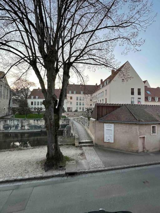Appartement Bords De L'Eure Charmant Studio Chartres Exterior photo