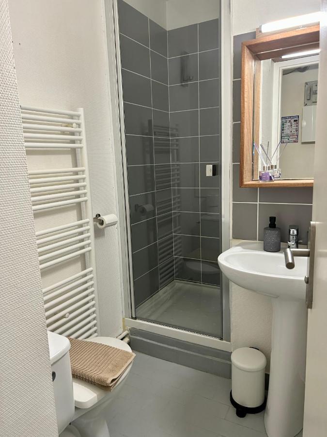 Appartement Bords De L'Eure Charmant Studio Chartres Exterior photo